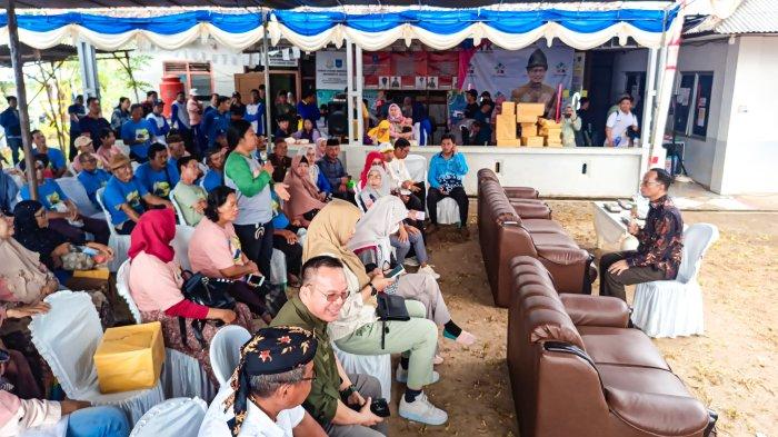 Suasana program PTSP Semarak Gebyar Pelayanan Goes To 10.000 NIB Pemerintah Kabupaten (Pemkab) Bangka Tengah, yang digelar di Kantor Desa Mangkol, Jumat (20/10/2023)