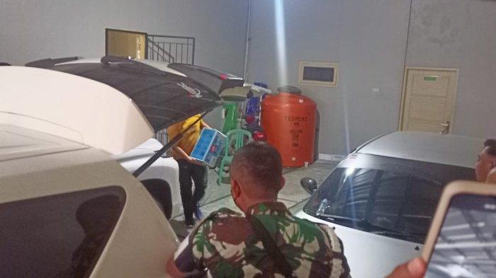 Momen barang berupa koper dan kardus dibawa dari kediaman diduga milik bos timah Wono oleh Kejagung RI.