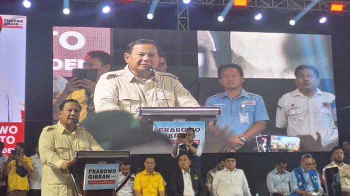 Calon Presiden nomor urut 2 Prabowo Subianto saat berorasi di GOR Sahabudin, Bangka Belitung, Kamis (11/1/2024).