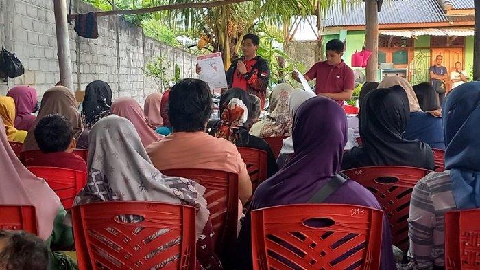 Anggota DPRD Bangka Erigustian saat melakukan reses bersama warga Lubuk Kelik, Kecamatan Sungailiat, Kabupaten Bangka, Jumat (9/2/2024).