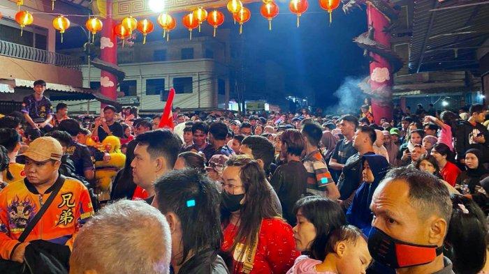 Tahun Baru Imlek perayaan tradisional Cina