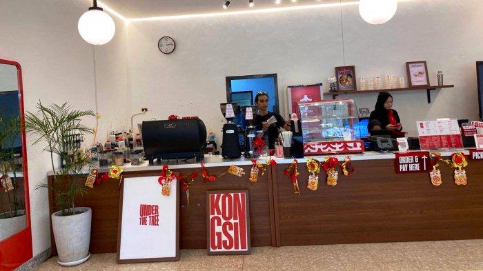 Kongsi tempat ngopi di Jalan Delima I, Taman Bunga, Kota Pangkalpinang Berkonsep Homey, dan Modern Oriental China.