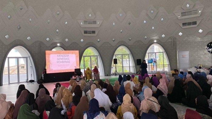 Workshop pendidikan, yang digelar oleh Dinas Pendidikan dan Kebudayaan (Dindikbud) Kota Pangkalpinang untuk guru-guru TK/PAUD, Senin (26/2/2024) di masjid Agung Kubah Timah Pangkalpinang.