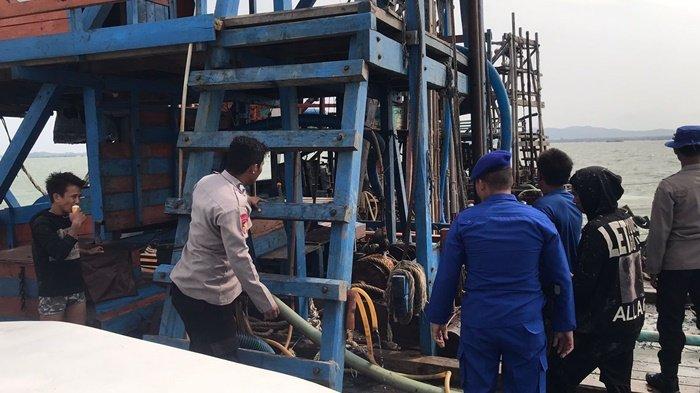 Sejumlah aparat kepolisian dari Polres Bangka Selatan saat melakukan patroli kepada para penambang di Perairan Laut Sukadamai, Jumat (15/3/2024) kemarin. Patroli tersebut dilakukan guna menindak sejumlah PIP yang tidak memiliki SPK.