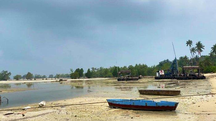 Kawasan Pantai Mentigi, Desa Teluk Limau, Kecamatan Parittiga, Kabupaten Bangka Barat, Provinsi Kepulauan Bangka Belitung. Foto diambil pada Kamis (21/3/2024).