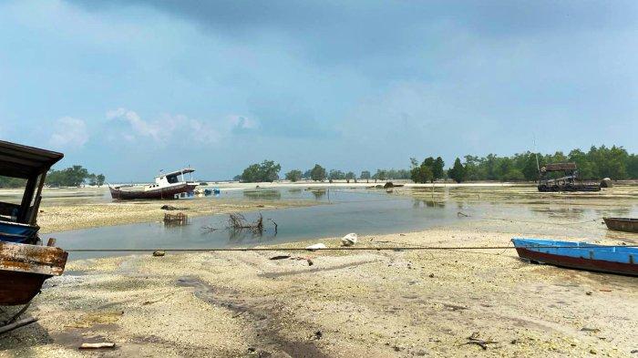 Kawasan Pantai Mentigi, Desa Teluk Limau, Kecamatan Parittiga, Kabupaten Bangka Barat, Provinsi Kepulauan Bangka Belitung. Foto diambil pada Kamis (21/3/2024).