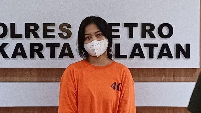 Ingat Denisa Agustin Penipu Tiket Konser Coldplay Setahun Lalu, Kini Dilaporkan Rugikan Travel Umrah