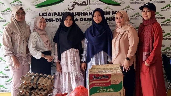 Kegiatan Bakti sosial yang digelar Komunitas Gerakan Jumat Berbagi Berkah Ramadan.