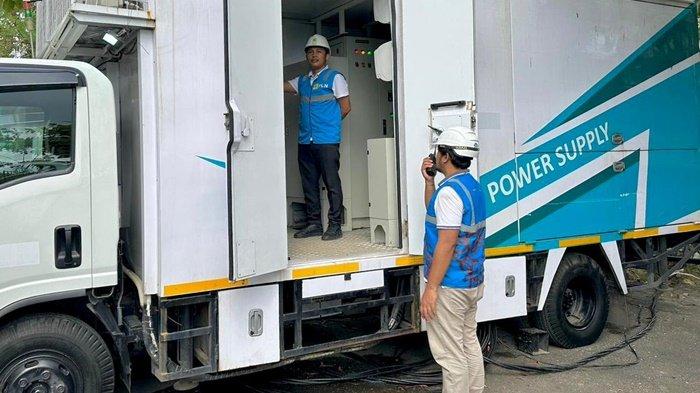 Petugas Siaga mulai melakukan pemasangan Uninterruptible Power Supply sebagai pasokan cadangan untuk memastikan listrik hadir tanpa kedip selama pelaksanaan kegiatan WWF ke - 10 berlangsung.