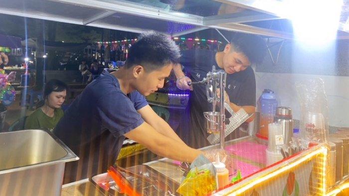 Cemilan potato sticks yang ada di Kota Pangkalpinang, Jumat (24/5/2024) malam.