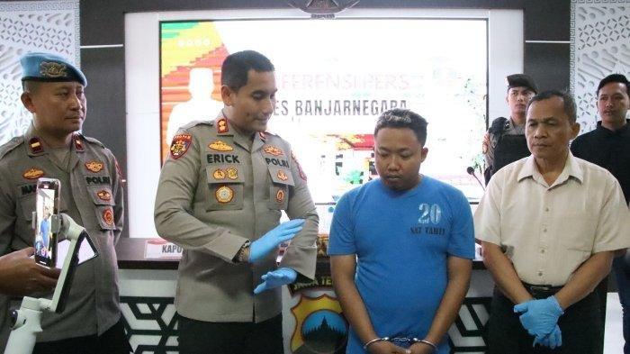 SH (33) warga Desa Sawangan, Kecamatan Punggelan, Banjarnegara diamankan karena membunuh KN (28) mantan istrinya karena menolak diajak rujuk.