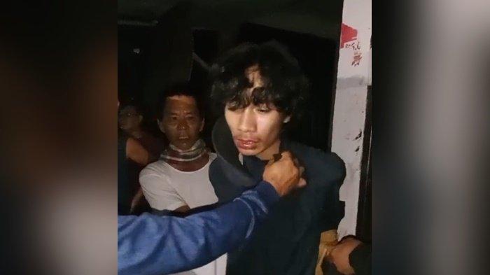 Pelaku saat diamankan oleh warga di Kelurahan Pasir Putih, Kecamatan Bukti Intan, Kota Pangkalpinang.