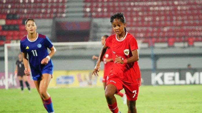 Pesepakbola muda Allya Putri Afianti yang berhasil dipanggil untuk bergabung ke Timnas sepakbola senior putri
