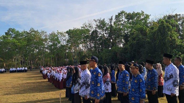 Seluruh elemen bersatu padu pada upacara bendera di Desa Sempan