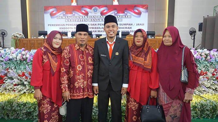 Foto Bersama Suhendra Sultan Al Alif dan Keluarga Besar usai Pelantikan Anggota DPRD Bangka Tengah Periode 2024-2029, Selasa (17/9/2024).