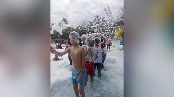 Wahana Kolam Busa di TASYA Pemali Bangka
