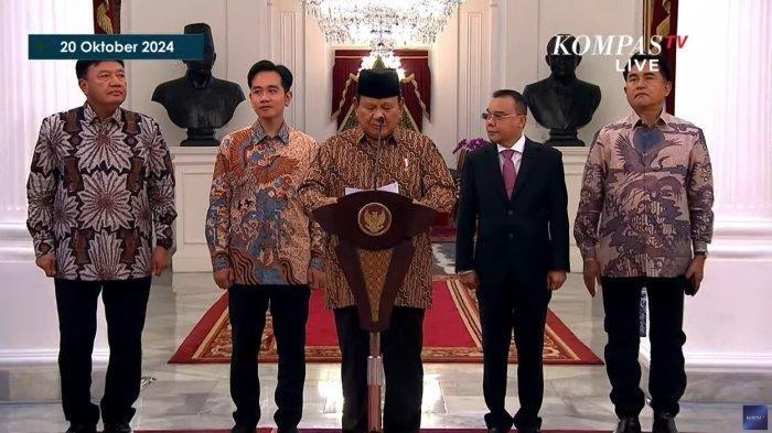 Yusril Ihza Mahendra (paling kanan) ditunjuk Prabowo Subianto menjadi Menko Hukum dan HAM Kabinet Merah Putih.