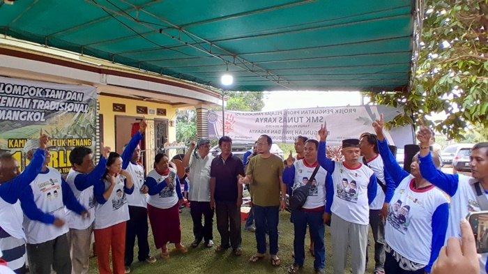 Algafry-Efrianda, Cabup Cawabup Bateng nonor urut 1 saat kampanye dan bermain kuda lumping di Desa Mangkol, Kecamatan Pangkalanbaru, Sabtu (23/11/2024).