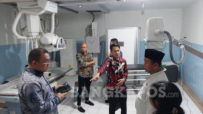 Wakil Ketua DPRD Kabupaten Bangka Selatan, H. Kamarudin bersama jajaran anggota DPRD dari Fraksi Partai Demokrat ketika melakukan peninjauan pelayanan di RSUD Junjung Besaoh, Kamis (28/11/2024) sore kemarin. Hasilnya DPRD mendesak pemerintah daerah setempat memfokuskan penganggaran terhadap peningkatan fasilitas.
