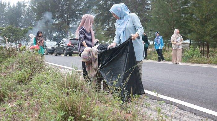 Algafry Rahman gotong royong kebersihan bersama organisasi perangkat daerah Kabupaten Bangka Tengah.