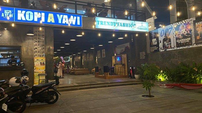 Suasana dan menu di Kopi Ayani Coffe & Eatery di Jalan Ahmad Yani Kota Pangkalpinang.