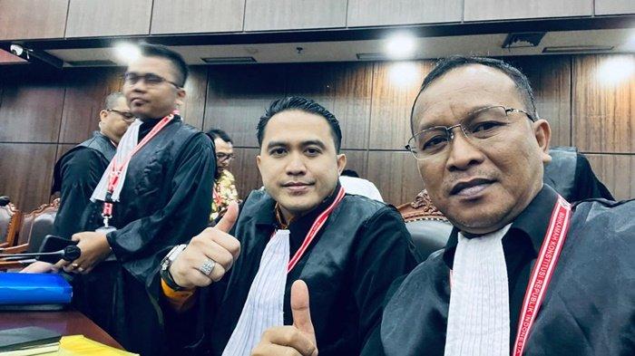 Tim Kuasa Hukum pasangan Hidayat Arsani-Hellyana yang hadir sebagai Pihak Terkait agenda pemeriksaan pendahuluan sidang perselisihan hasil pemilihan yang digelar Mahkamah Konstitusi Kamis (9/1/2025) kemarin.
