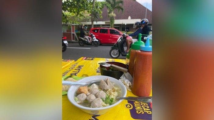 BASO CUANKI -- Varian bakso urat dari Baso Cuanki 57 yang mengusung rasa autentik khas Bandung. Baso Cuanki 57, beralamat di Jalan Adhyaksa, Kacang Pedang, Pangkalpinang—tepatnya di kawasan kampus Pertiba atau dekat lampu merah Kacang Pedang. Baso Cuanki 57 buka setiap hari mulai pukul 11.00 WIB.