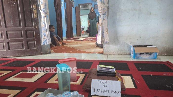 RUMAH DUKA -- Suasana rumah duka jemaah haji asal Desa Kemuja, Kecamatan Mendo Barat, Kabupaten Bangka, Provinsi Kepulauan Bangka Belitung yang meninggal dunia di Madinah, Selasa (13/5/2025)