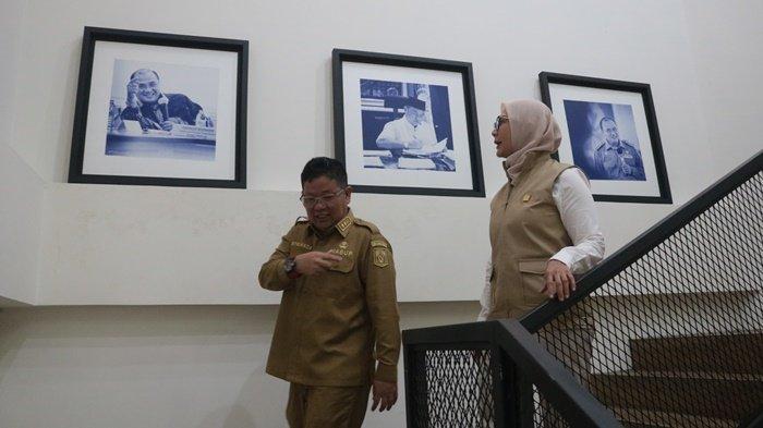 EFRIANDA DAN MELATI BERTEMU -- Pertemuan Wabup Bangka Tengah Efrianda dengan Anggota DPR RI dapil Bangka Belitung, Melati Erzaldi. Pertemuan keduanya dilakukan di Rosman Djohan Institut, dan merupakan silaturahmi kali pertama karena sebelumnya belum pernah bertemu sama sekali.