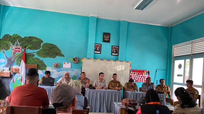 Dinas Pendidikan dan Kebudayaan (Dindikbud) Kota Pangkalpinang melaksanakan mediasi bersama pihak sekolah kasus bullying di SDN 23 Kota Pangkalpinang, Selasa (5/12/2023)