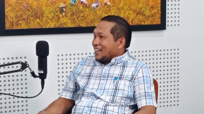 Guid Cardi saat berada di Studio Bangka Pos