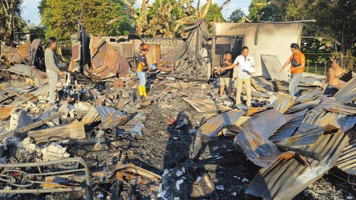Unit Identifikasi Satreskrim Polres Belitung melakukan olah TKP kejadian kebakaran rumah pada Sabtu (13/7/2024).