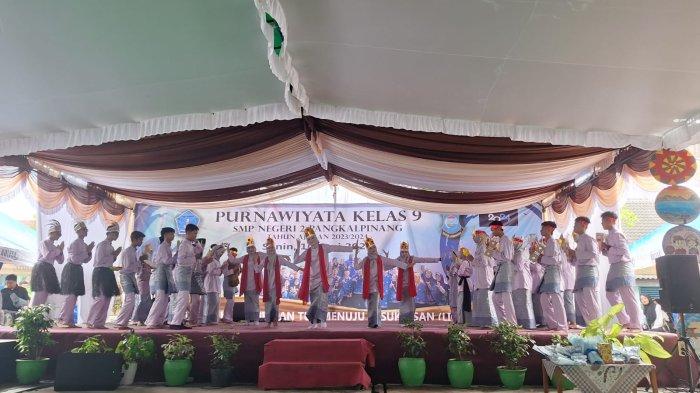 Kegiatan pengumunan kelulusan dan purnawiyata siswa kelas 9, SMPN2 Kota Pangkalpinang, Senin (10/06/2024)