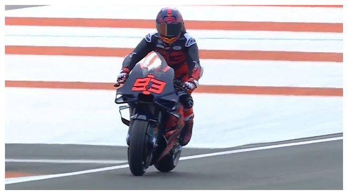 Marc Marquez mengendarai Ducati Desmocedisi GP 23 lalu mengungkapkan perbedaan saat menunggangi Honda RC123V. Di MotoGP 2024, Marc Marquez pindah dari Tim Repsol Honda ke Gresini Ducati