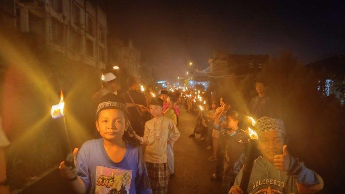 Kegiatan Pawai Obor menyambut kedatangan bulan suci Ramadhan 1445 Hijirah, di Kelurahan Semabung Lama, Kota Pangkalpinang, Sabtu (9/3/2024).