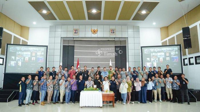 FOTO BERSAMA IKT - Ikatan Karyawan Timah (IKT) merayakan hari jadinya ke-26 di Graha Timah, Jumat (2/5/2024).