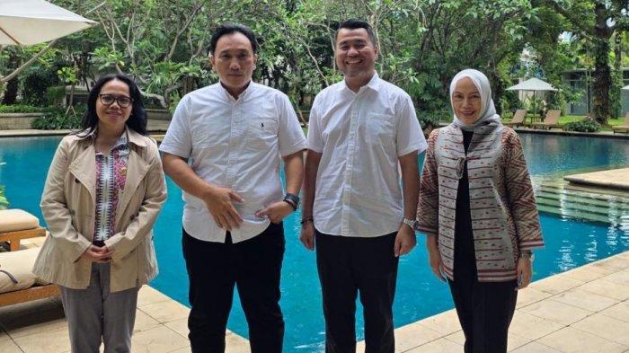 Sekretaris Komisi II DPRD Babel Elvi Diana bersama Wakil Ketua DPRD Babel Edi Nasapta fan Kepala Dinas Pariwisata Babel Widya Kemala Sari menggelar rapat dengan Direktur KEK Belitong, Daniel Alexander di Kantor KEK Belitong di Jakarta