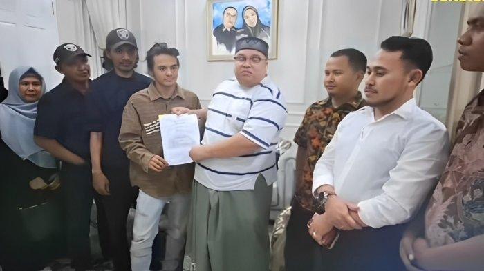 Sosok <a href='https://manado.tribunnews.com/tag/razman-nasution' title='Razman Nasution'>Razman Nasution</a>, Kuasa Hukum <a href='https://manado.tribunnews.com/tag/vadel-badjideh' title='Vadel Badjideh'>Vadel Badjideh</a> Siap Lawan Nikita Mirzani