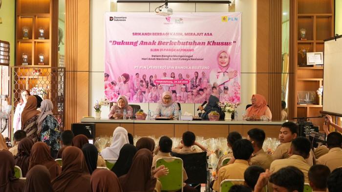 Srikandi PLN Babel menggelar acara Srikandi Berbagi Kasih di SLBN 31 Pangkalpinang, untuk memperingati hari anak nasional dan hari kebaya nasional tahun 2025
