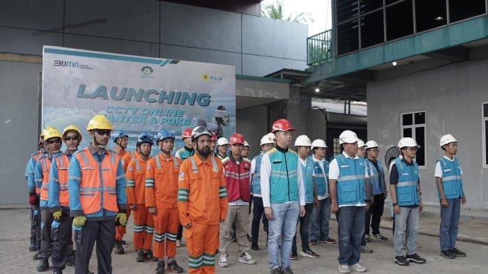 Petugas Pelayanan Teknik dan PDKB PLN mengikuti go live HSSE Control Center dan CCTV online untuk pengawasan K3 pekerjaan pelayanan teknik dan PDKB di Bangka Belitung