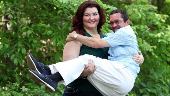 Inilah Model Bertubuh Jumbo Dibayar Untuk Menindih di Tempat Tidur