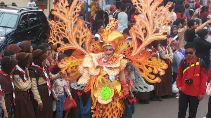 VIDEO: Etnic Fashion Model Toboali City On Fire - Bangkapos.com