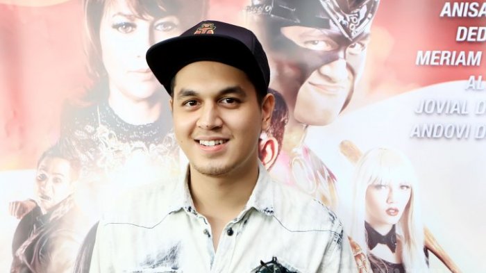 Pemain film Kevin Julio saat ditemui pada konferensi pers film 'Jagoan Instan' di kawasan Blok M, Jakarta Selatan, Rabu (10/2/2016). Kevin Julio sempat jatuh pingsan karena mengikuti proses syuting selama tiga hari berturut-turut, cukup menguras tenaga.
