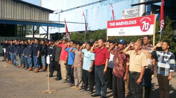 RBT Gelar Upacara Bendera HUT RI ke 70 di Halaman Kantor - Bangkapos.com