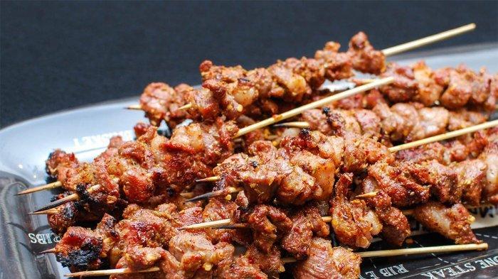Sajian sate daging saat Idul Adha 2023.