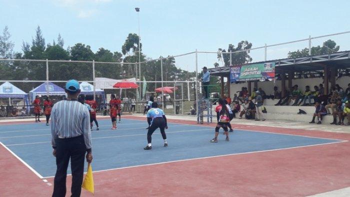 Tim voli putri kampung noong saat bertanding di final turnamen antar kampung 17 agustus 2025