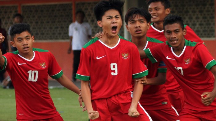 Timnas Indonesia U-16 sukses menang telak dengan skor 4-0 atas Filipina dalam laga ujicoba di Stadion Maguwoharjo, Sleman, Minggu (21/5) sore. Keempat gol Timnas U-16 dicetak oleh Rendy Juliansyah, Brilyan Negieta (2 gol), dan Hamsah Lestaluhu.