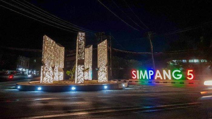 Tugu Simpang Lima Berbentuk Parang Percantik Wajah Kota Pangkalpinang ...