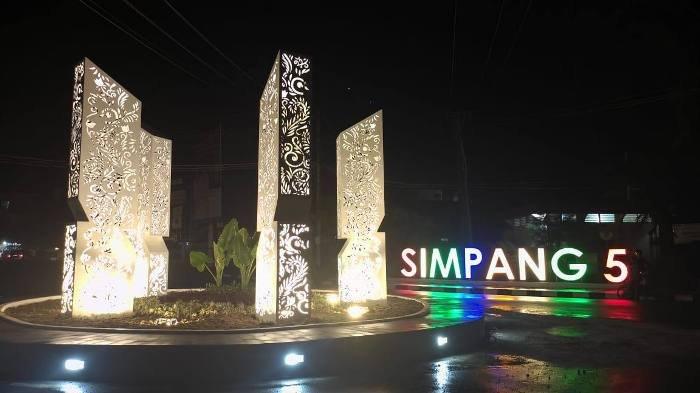 Tugu Simpang Lima Berbentuk Parang Percantik Wajah Kota Pangkalpinang ...