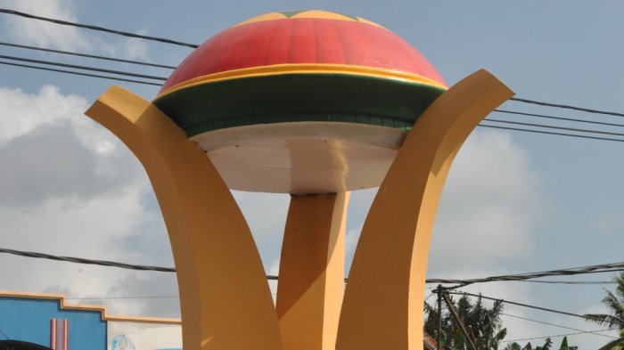 Tugu Tudung Saji Bisa Jadi Ciri Khas Kabupaten Bangka - Bangkapos.com